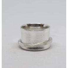 Stresshanteringsring i silver med kantig lös ring