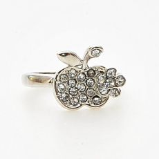 Enkel ring i form av ett äpple fullt med ljusa skinande stenar