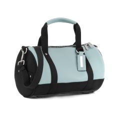 Liten duffelväska/axelremsväska/weekendbag tillverkad i neopren och silikon - Ljusblå