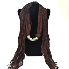 Bomullsscarf i moderiktig modell med "hänge" -Brun
